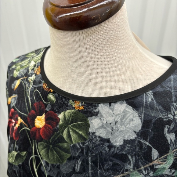 Pretty 3/4 slv light weight velvet top - Picture 8 of 13